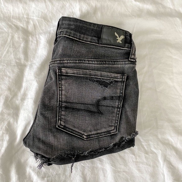 2/$40💜 CLOSET CLEAN OUT: American Eagle black washed denim shorts - Picture 3 of 9